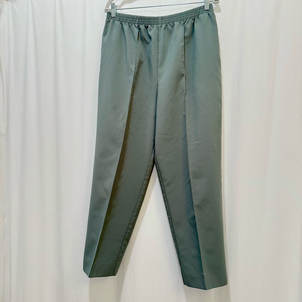 Tog Shop. Women’s Classic Green Pants, size 14